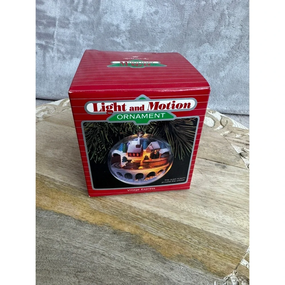 Hallmark Holiday Magic Village Express Light and Motion Ornament‎ 1986 QLX707-2